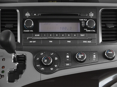 2014 Toyota Sienna XLE V6 8 Passenger