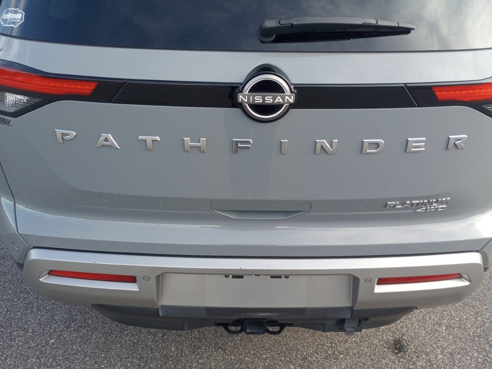 2023 Nissan Pathfinder Platinum 4WD