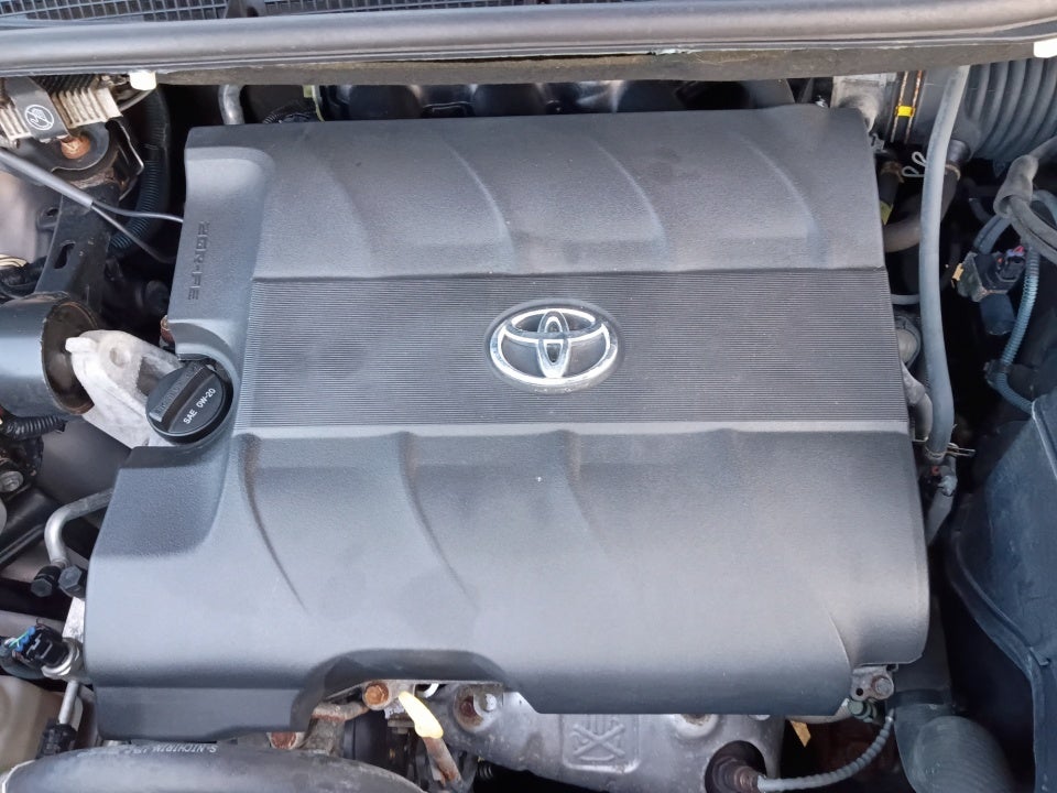 2014 Toyota Sienna XLE V6 8 Passenger