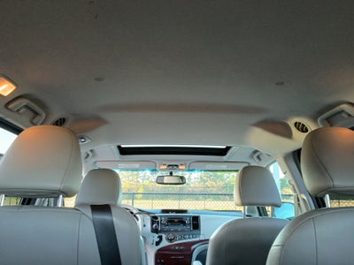 2014 Toyota Sienna XLE V6 8 Passenger