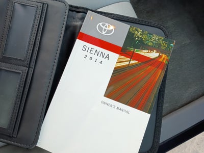2014 Toyota Sienna XLE V6 8 Passenger