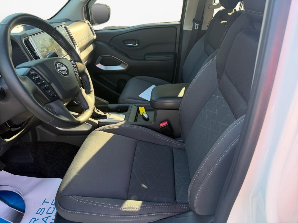 2025 Nissan Frontier SV