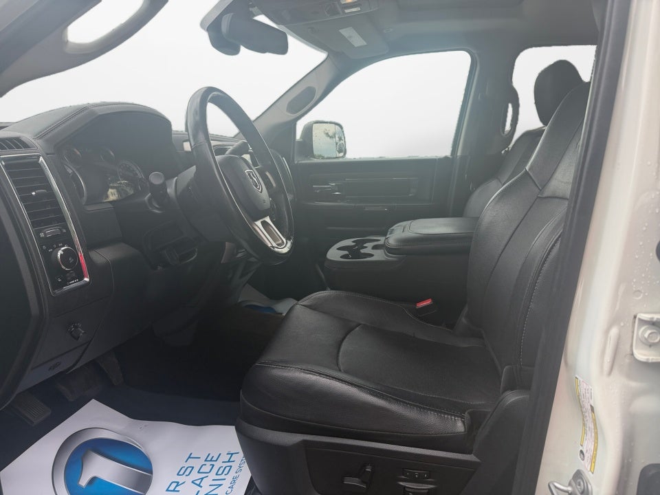 2017 RAM 3500 Laramie Crew Cab 4x4 8' Box