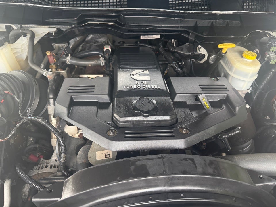 2017 RAM 3500 Laramie Crew Cab 4x4 8' Box