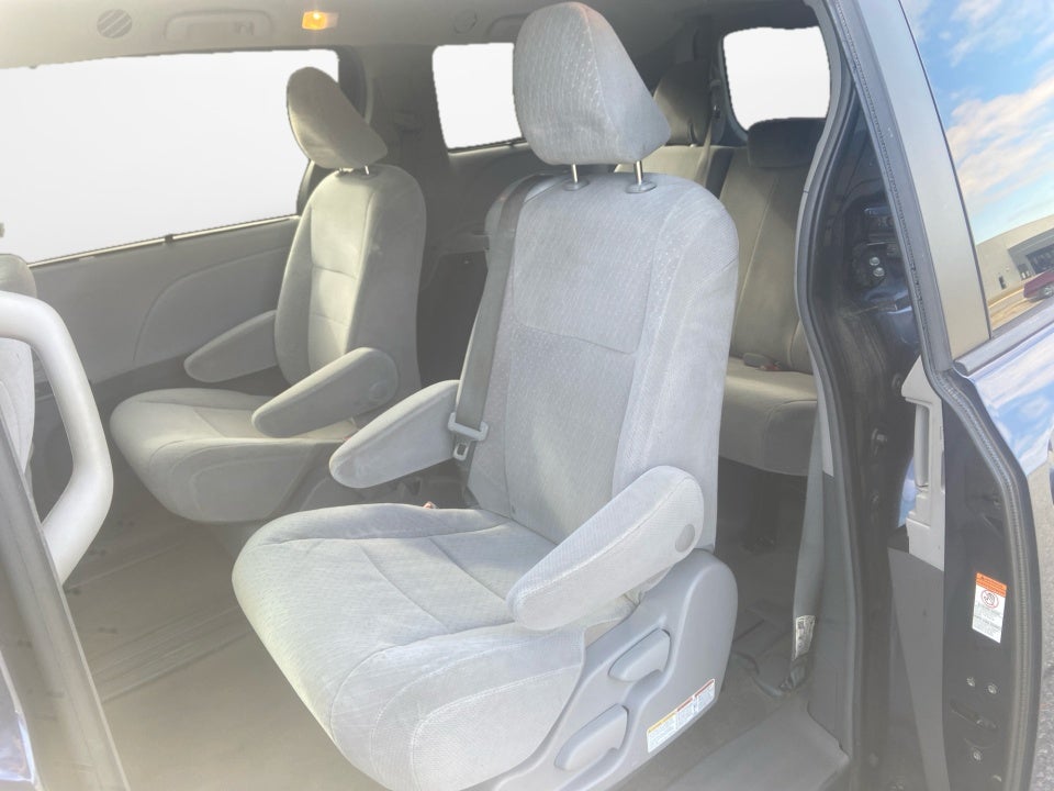 2018 Toyota Sienna LE 8 Passenger