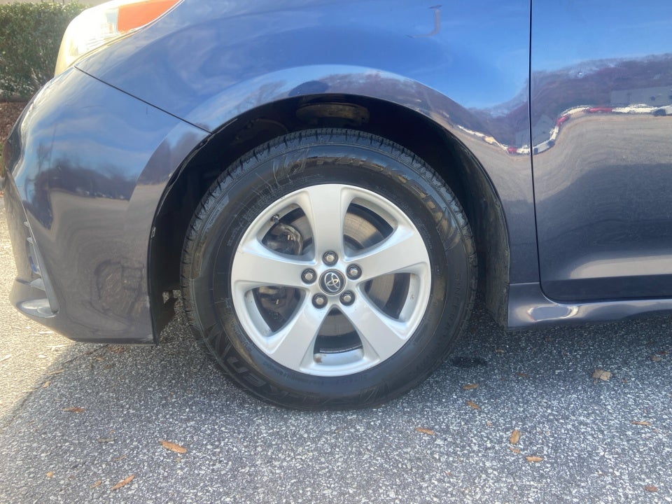 2018 Toyota Sienna LE 8 Passenger