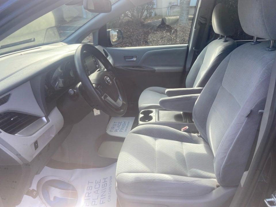 2018 Toyota Sienna LE 8 Passenger