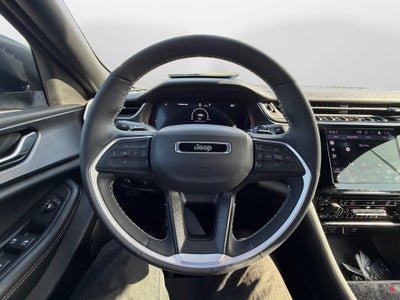 2025 Jeep Grand Cherokee Laredo 4x2