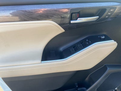 2023 Toyota Highlander Platinum