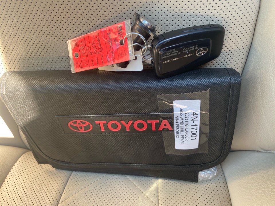 2023 Toyota Highlander Platinum