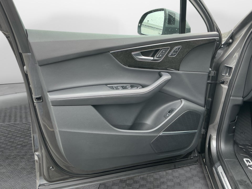 2023 Audi Q7 Premium Plus