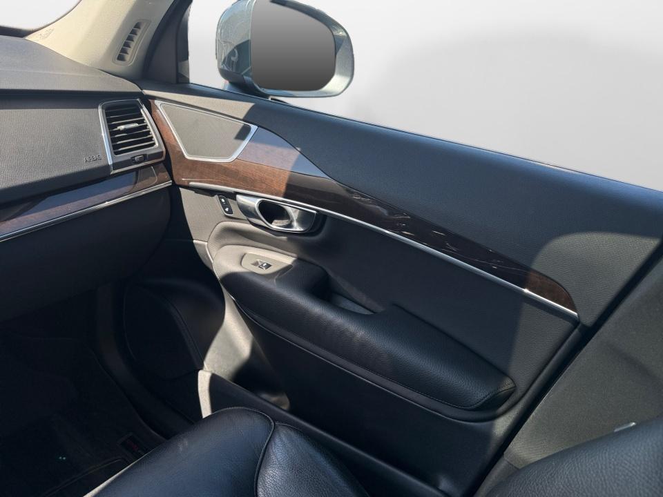 2019 Volvo XC90 Momentum