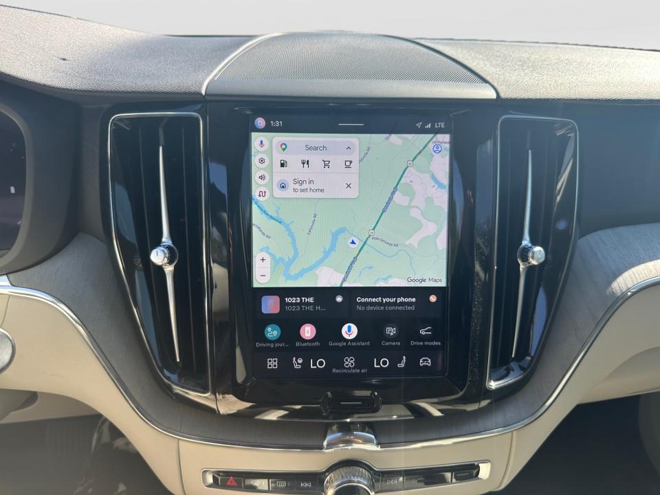 2024 Volvo XC60 Plus Dark Theme