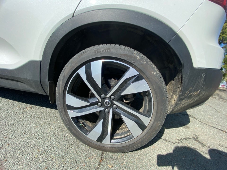 2024 Volvo XC40 B5 Ultimate Bright Theme