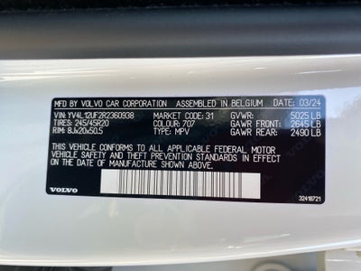 2024 Volvo XC40 B5 Ultimate Bright Theme