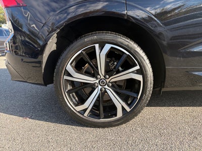 2023 Volvo XC60 B6 Ultimate Dark Theme