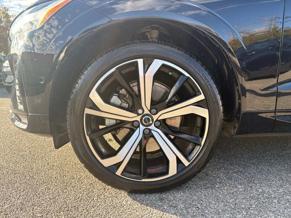 2023 Volvo XC60 B6 Ultimate Dark Theme