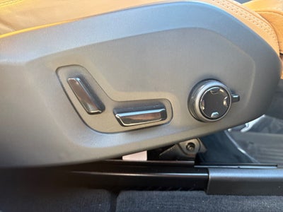 2023 Volvo XC60 B6 Ultimate Dark Theme