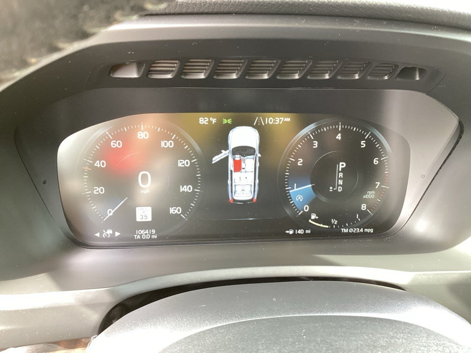 2016 Volvo XC90 T6 Momentum