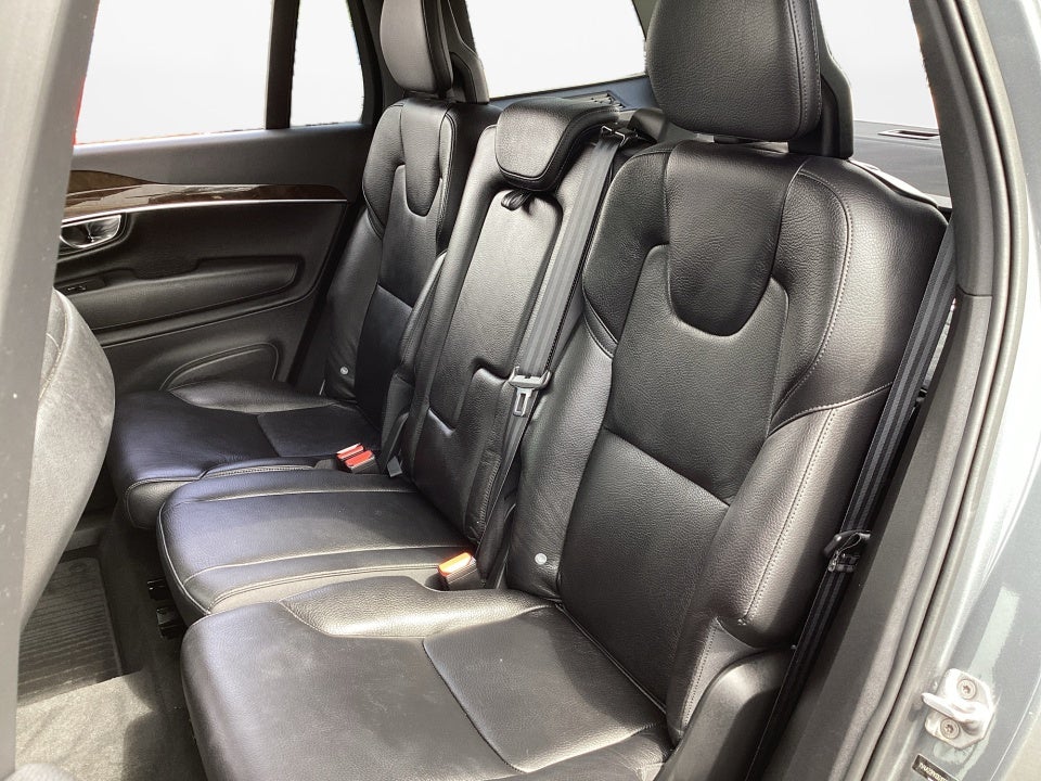 2016 Volvo XC90 T6 Momentum