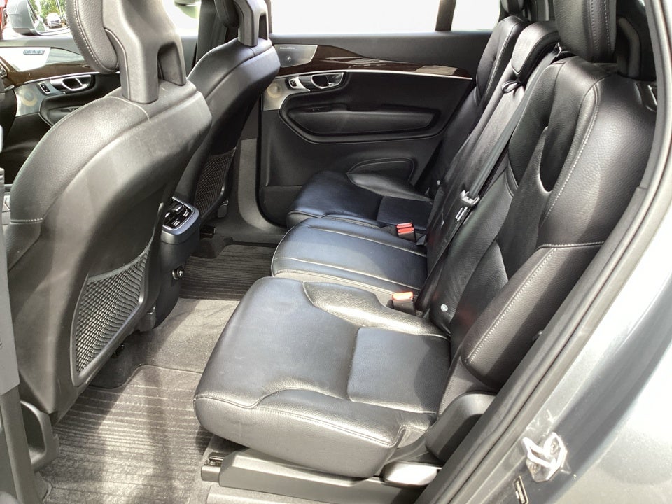 2016 Volvo XC90 T6 Momentum