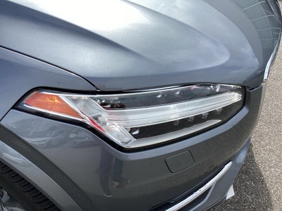 2016 Volvo XC90 T6 Momentum