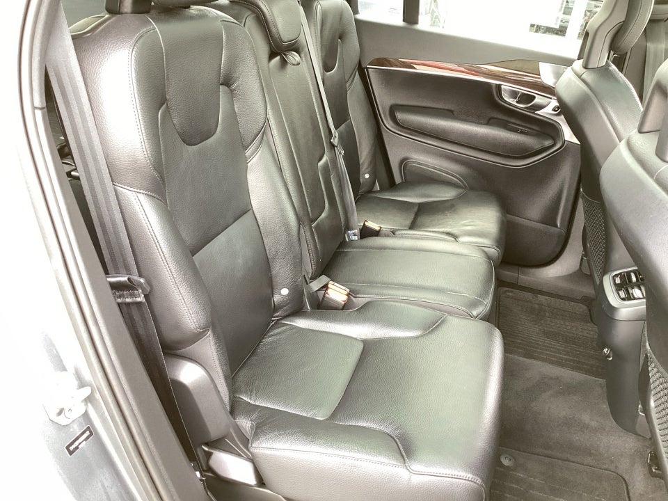 2016 Volvo XC90 T6 Momentum