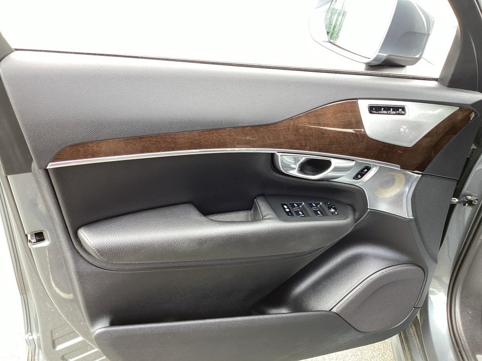 2016 Volvo XC90 T6 Momentum