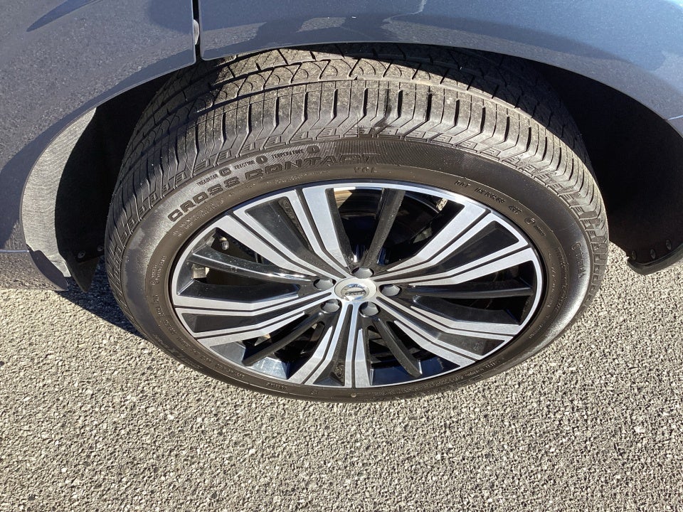 2023 Volvo XC60 B5 Plus Bright Theme