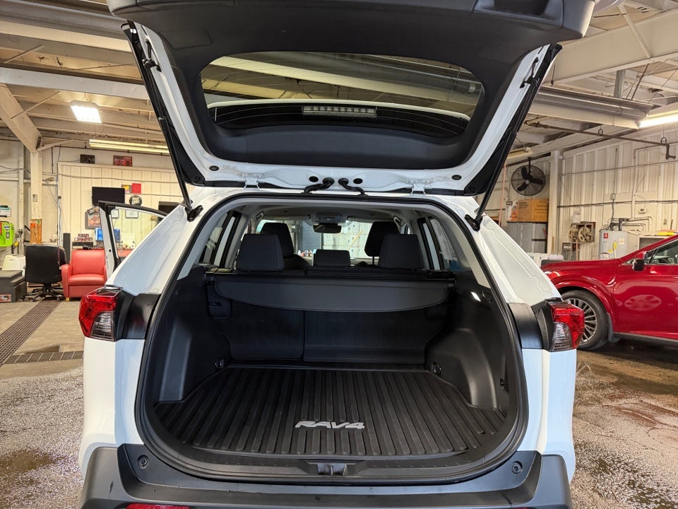 2025 Toyota RAV4 LE