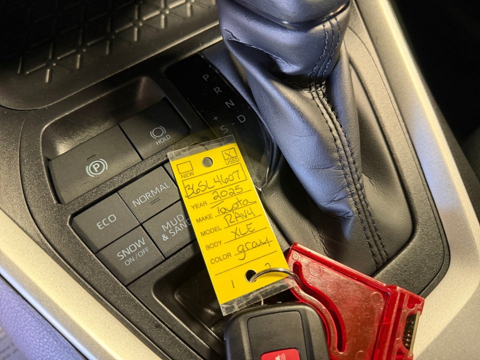 2025 Toyota RAV4 XLE