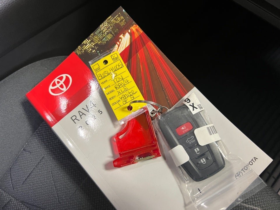 2025 Toyota RAV4 XLE