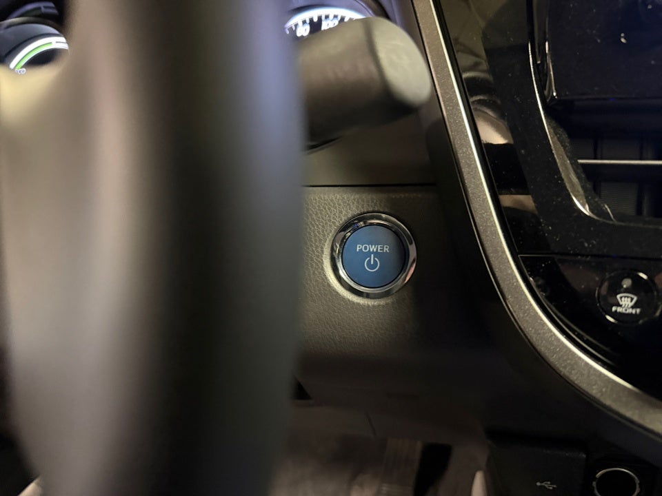 2024 Toyota Camry Hybrid SE