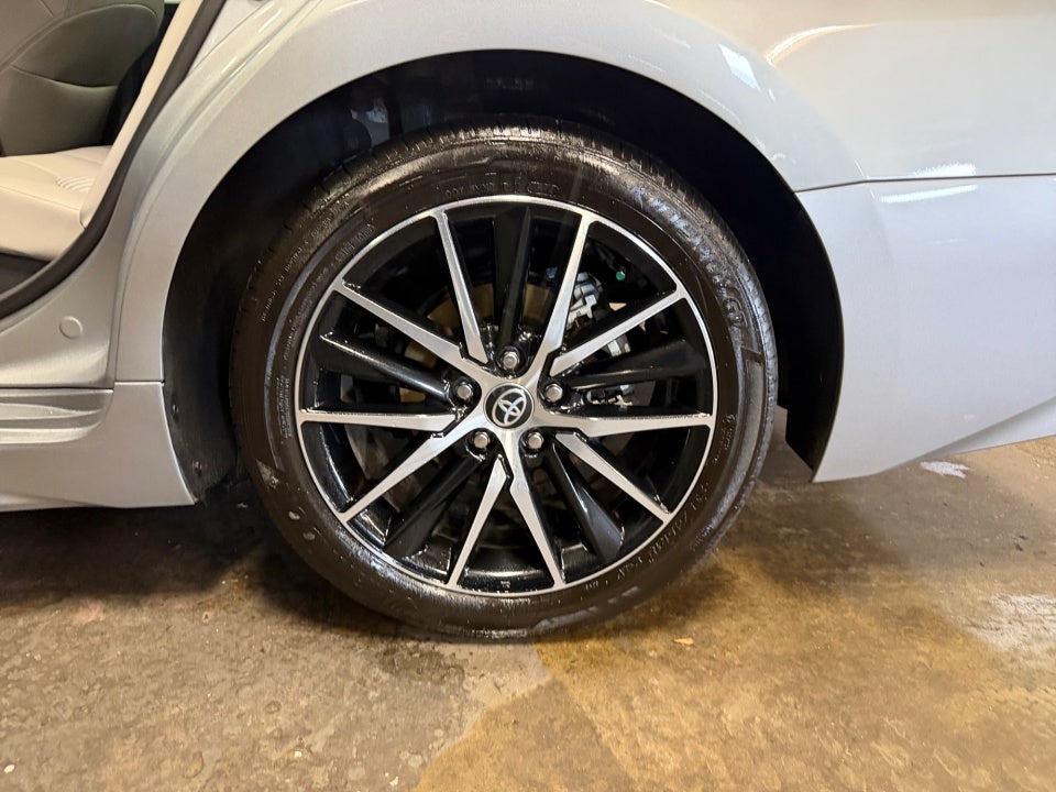 2024 Toyota Camry Hybrid SE