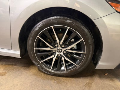 2024 Toyota Camry Hybrid SE