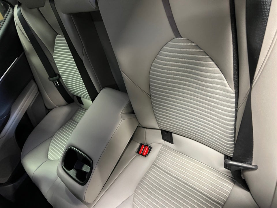 2023 Toyota Camry SE Hybrid