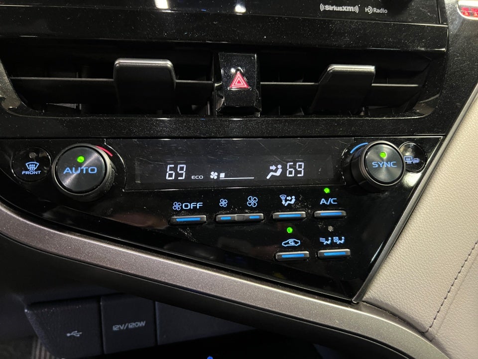 2023 Toyota Camry SE Hybrid