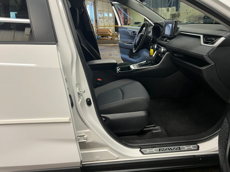 2022 Toyota RAV4 Hybrid LE