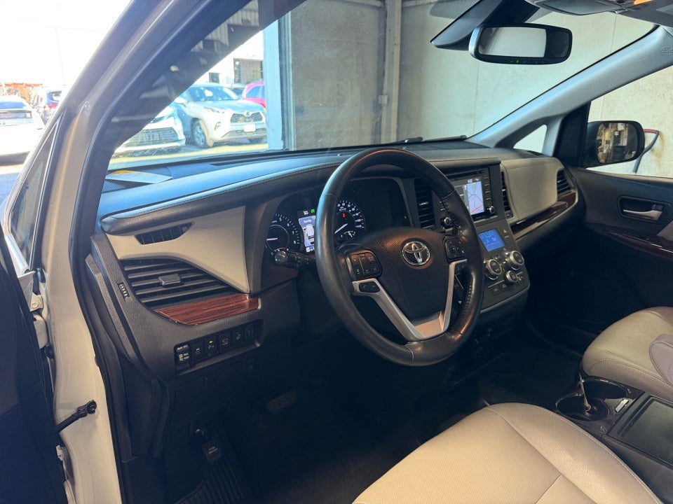 2020 Toyota Sienna Limited Premium