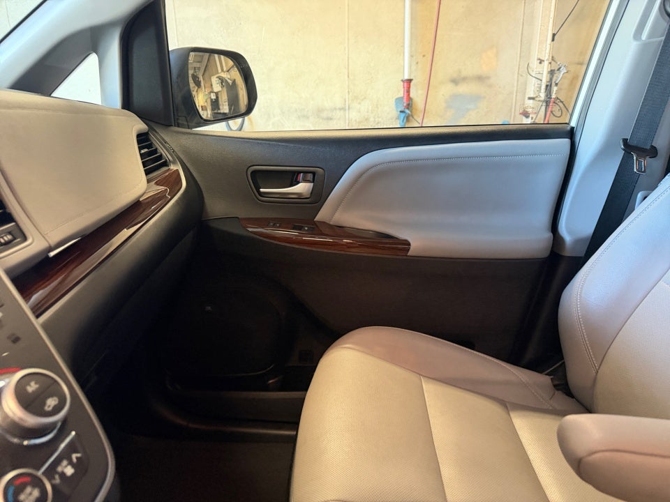 2020 Toyota Sienna Limited Premium