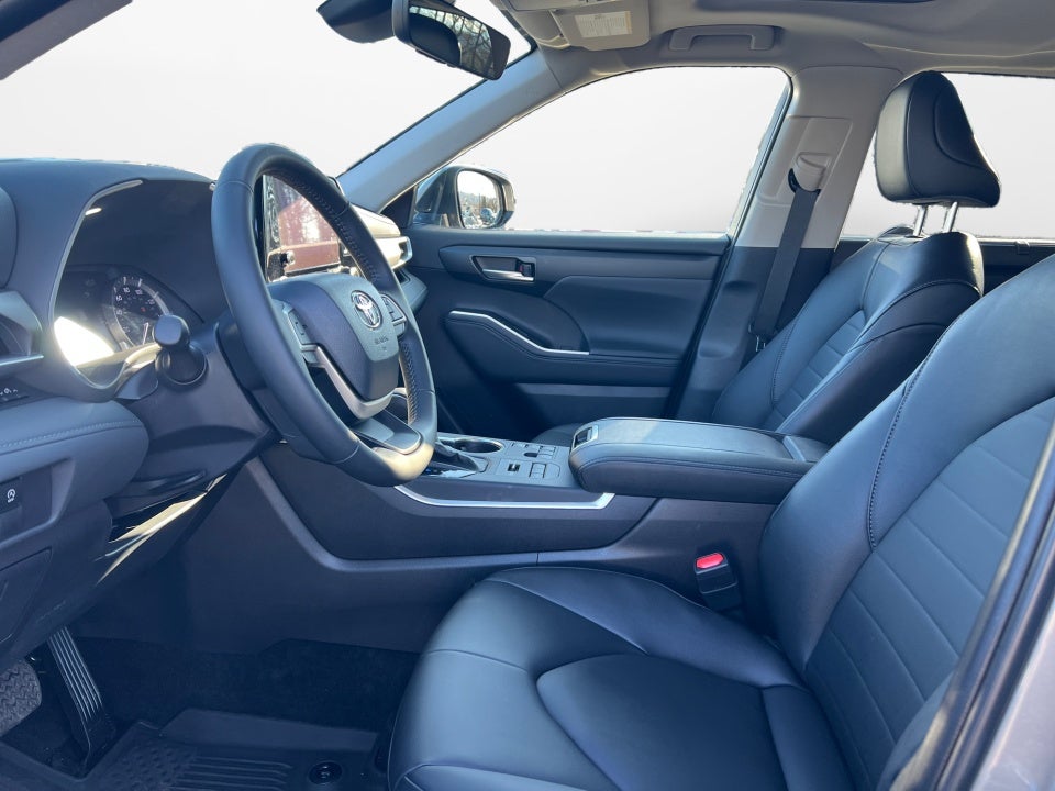 2025 Toyota Highlander XLE