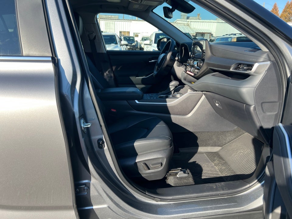 2025 Toyota Highlander XLE