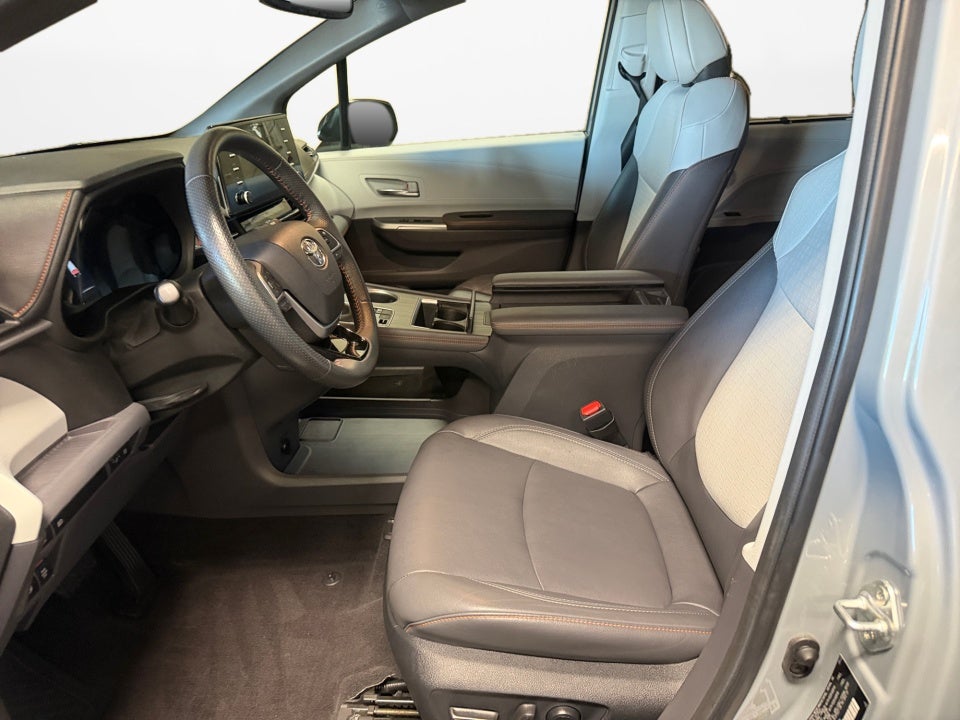 2023 Toyota Sienna XSE