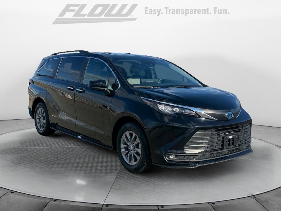 2025 Toyota Sienna XLE 8 Passenger