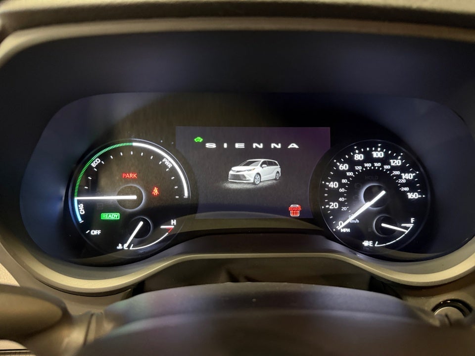 2025 Toyota Sienna XLE 8 Passenger