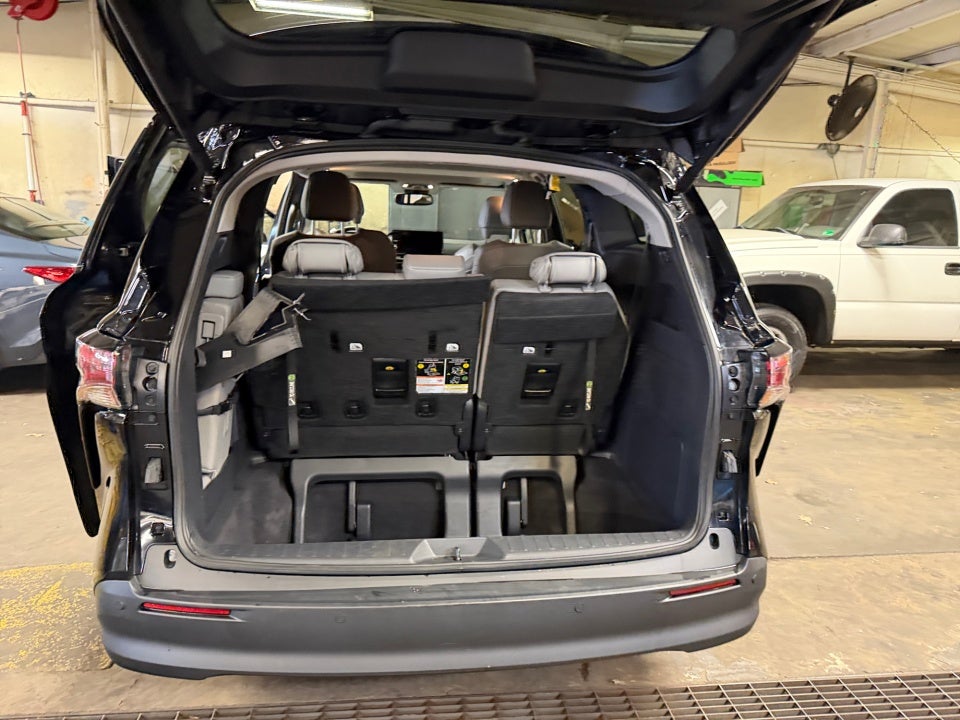 2025 Toyota Sienna XLE 8 Passenger