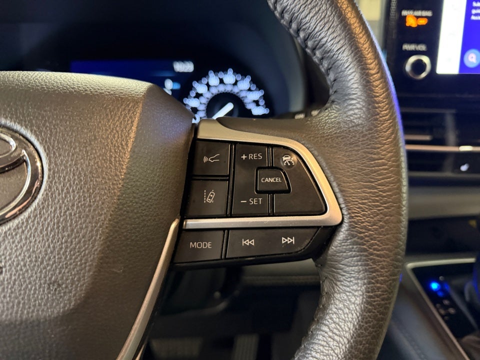 2025 Toyota Sienna XLE 8 Passenger