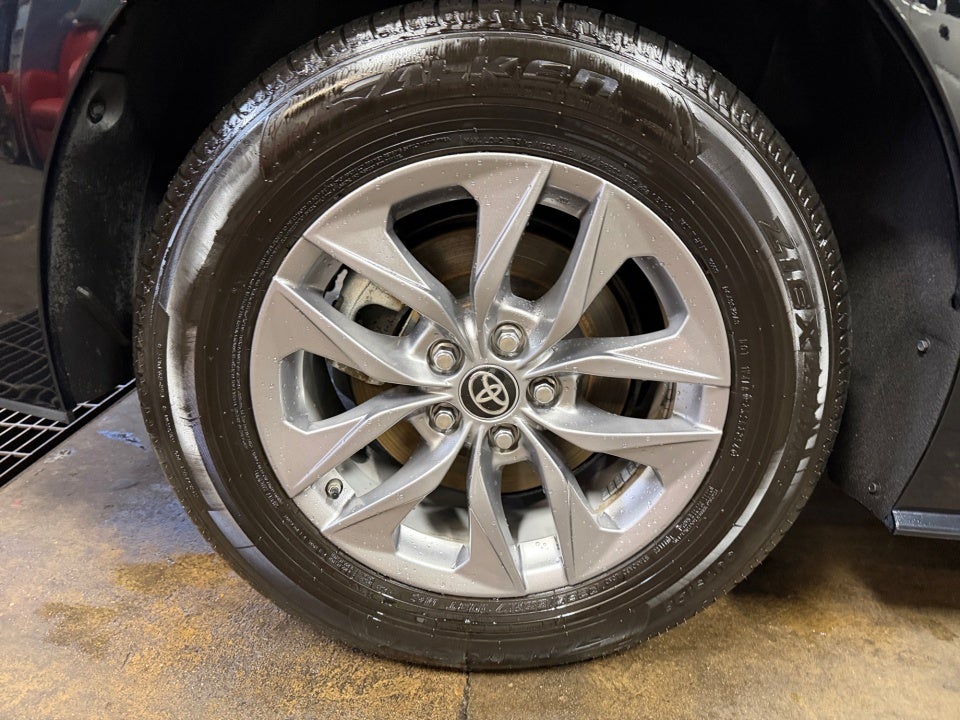 2025 Toyota Sienna XLE 8 Passenger