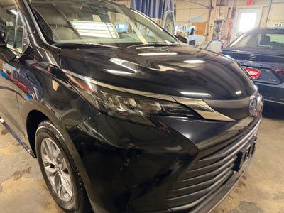 2025 Toyota Sienna XLE 8 Passenger