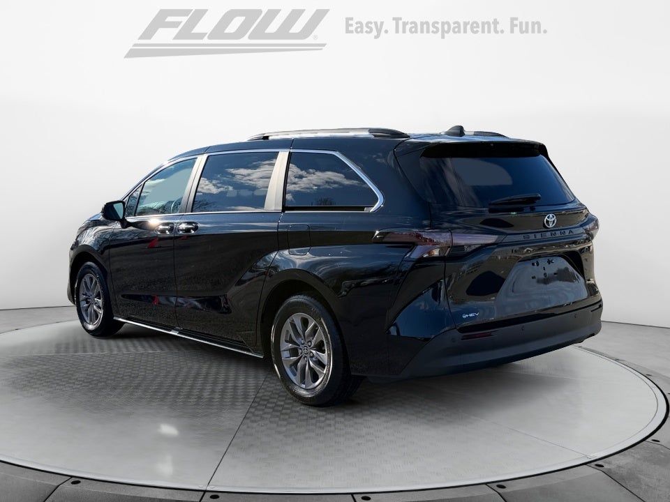 2025 Toyota Sienna XLE 8 Passenger